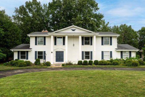 Photo of 9495 N Fairway Cir, Bayside, WI 53217 (MLS # 1954662)