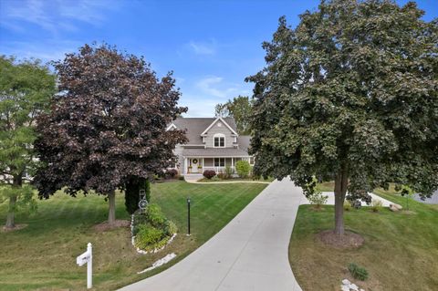 Photo of 5214 W Elmdale Ct, Mequon, WI 53092 (MLS # 1937680)