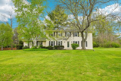 Photo of W326S7751 Squire Ln, Mukwonago, WI 53149 (MLS # 1962520)