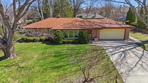 Photo of 4600 S 121st St, Greenfield, WI 53228 (MLS # 1957218)