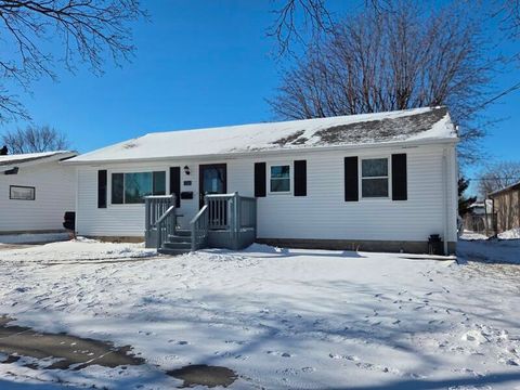 Photo of 1132 S 35th St, Manitowoc, WI 54220 (MLS # 1948425)