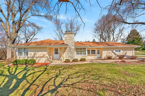 Photo of 19030 Brookdale Dr, Brookfield, WI 53045 (MLS # 1956260)