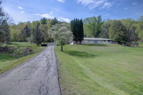 Photo of W601 Hillview Dr, Bergen, WI 54658 (MLS # 1961622)