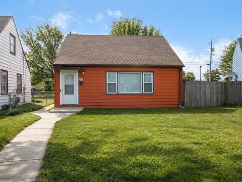 Photo of 2619 W Linwal Ln, Milwaukee, WI 53209 (MLS # 1960369)