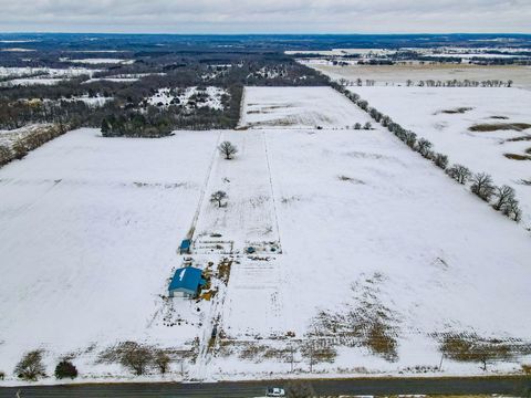 Photo of N2650 Hardscrabble Rd, Sullivan, WI 53156 (MLS # 1949707)