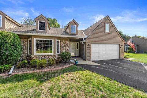 Photo of 7312 S 77th St, Franklin, WI 53132 (MLS # 1977243)