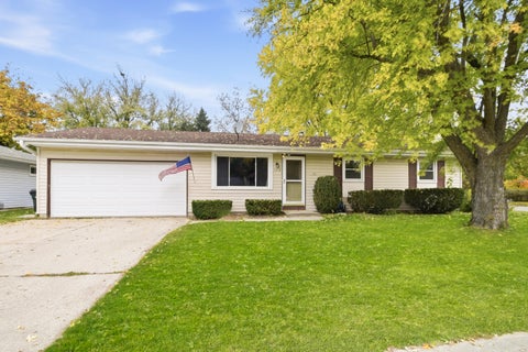 Photo of 1714 Annie St, West Bend, WI 53090 (MLS # 1986407)