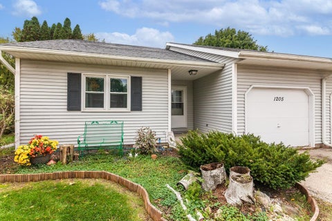 Photo of 1205 Louisa St, Watertown, WI 53098 (MLS # 1985100)