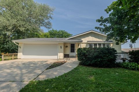 Photo of 10090 S Chicago Rd, Oak Creek, WI 53154 (MLS # 1925907)