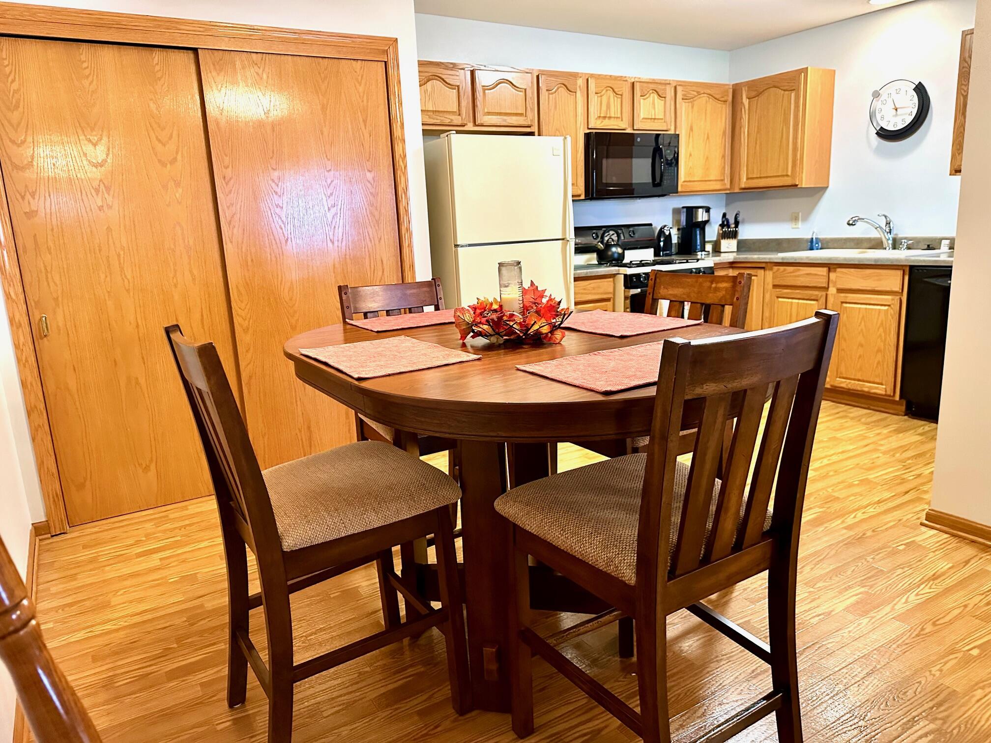 Somers, Wisconsin 53144, United States, 2 Bedrooms Bedrooms, ,2 BathroomsBathrooms,Residential,Pending,14704