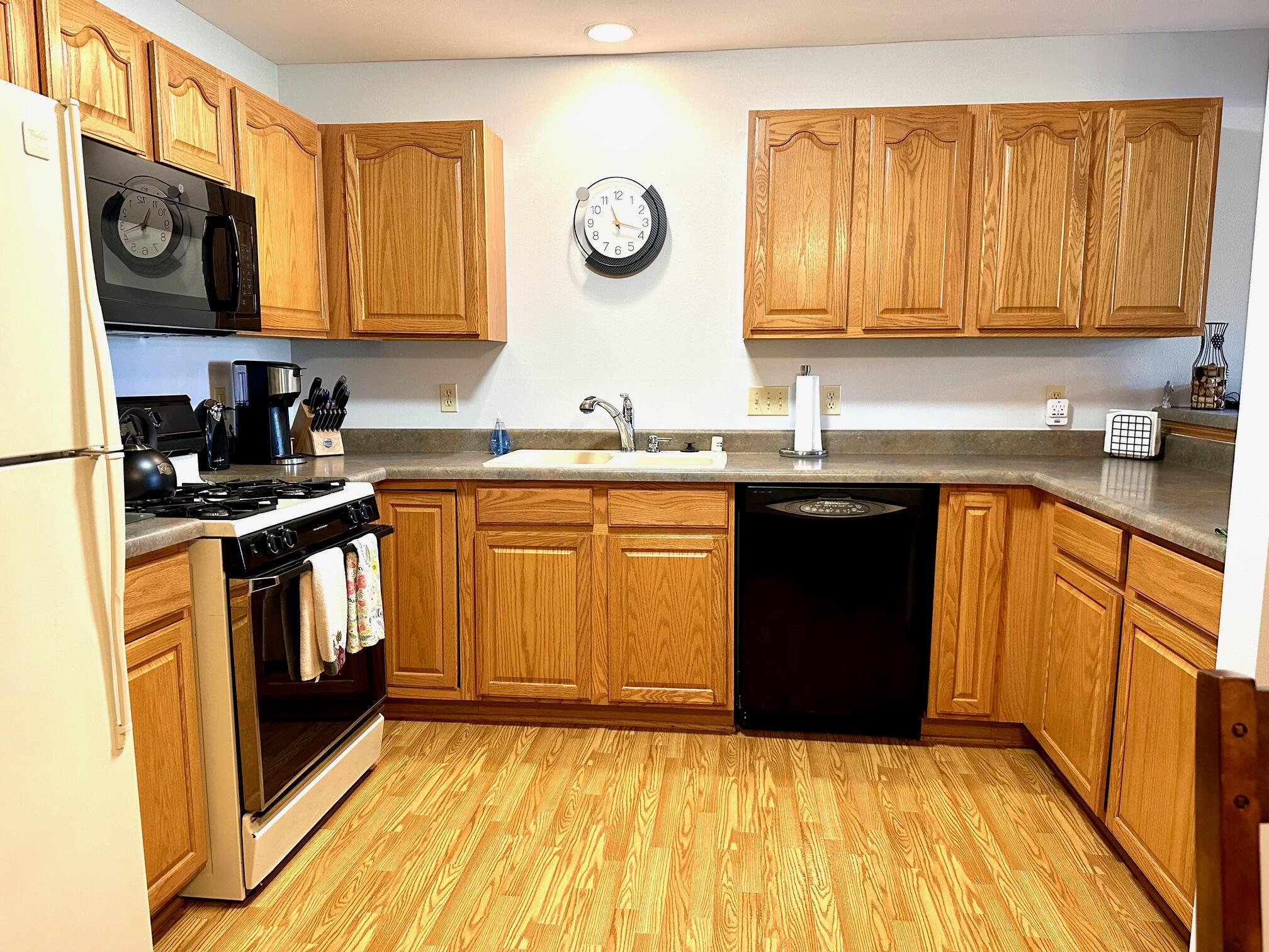 Somers, Wisconsin 53144, United States, 2 Bedrooms Bedrooms, ,2 BathroomsBathrooms,Residential,Pending,14704