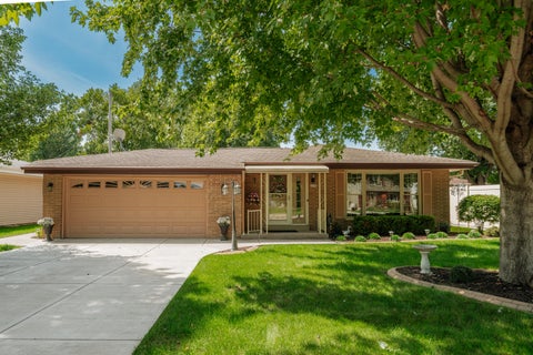 Photo of 4329 S 49th St, Greenfield, WI 53220 (MLS # 1977470)