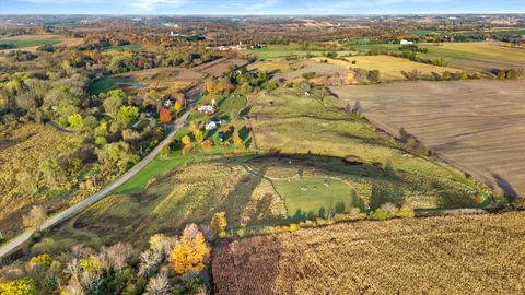 Photo of 7542 W Waterford Rd, Hartford, WI 53027 (MLS # 1941089) Photo of 7542 W Waterford Rd, Hartford, WI 53027 (MLS # 1941089)