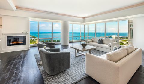 Photo of 923 E Kilbourn Ave, Milwaukee, WI 53202 (MLS # 1926242)