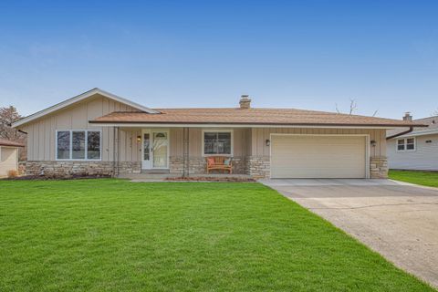6134 S 38th St, Greenfield, WI 53221 - #: 1914543