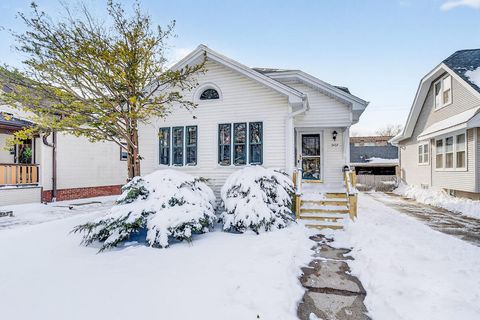 Photo of 3437 N Cramer St, Milwaukee, WI 53211 (MLS # 1953101)