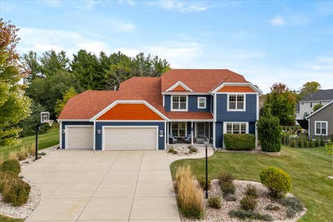 Photo of W273N2420 Arlington Ct, Pewaukee, WI 53072 (MLS # 1971865)