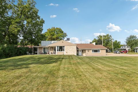 Photo of 9205 S Chicago Rd, Oak Creek, WI 53154 (MLS # 1953157)