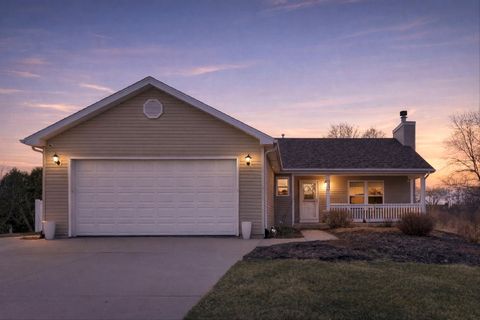 Photo of 1157 Bluestem Ct, Elkhorn, WI 53121 (MLS # 1955456)