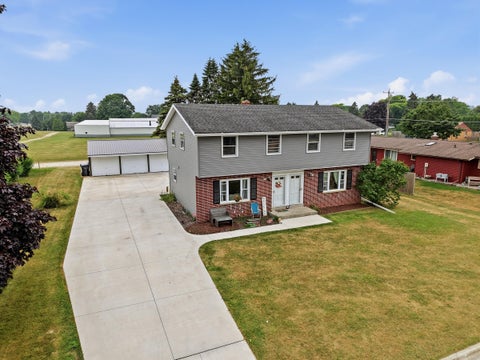 Photo of 811 Dreifuerst Rd, Plymouth, WI 53073 (MLS # 1972642)