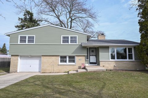 Photo of 1110 Harmony Dr, Racine, WI 53402 (MLS # 1955446)