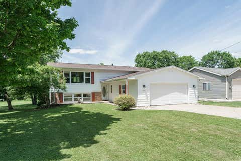 Photo of 1410 Davis St, Watertown, WI 53098 (MLS # 1967599)
