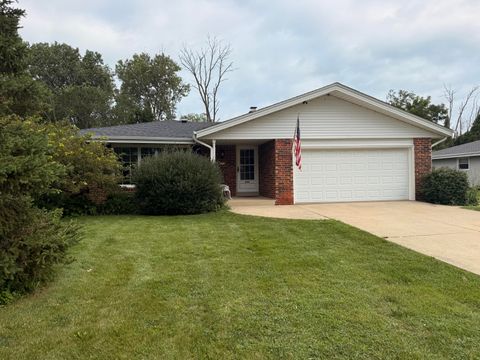 Photo of 9002 S Carollton Dr, Oak Creek, WI 53154 (MLS # 1931710)