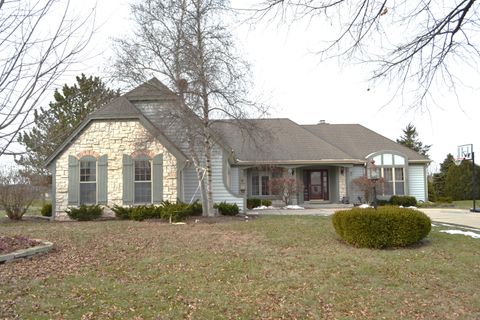 Photo of 8530 W Woodfield Ct, Franklin, WI 53132 (MLS # 1945918)