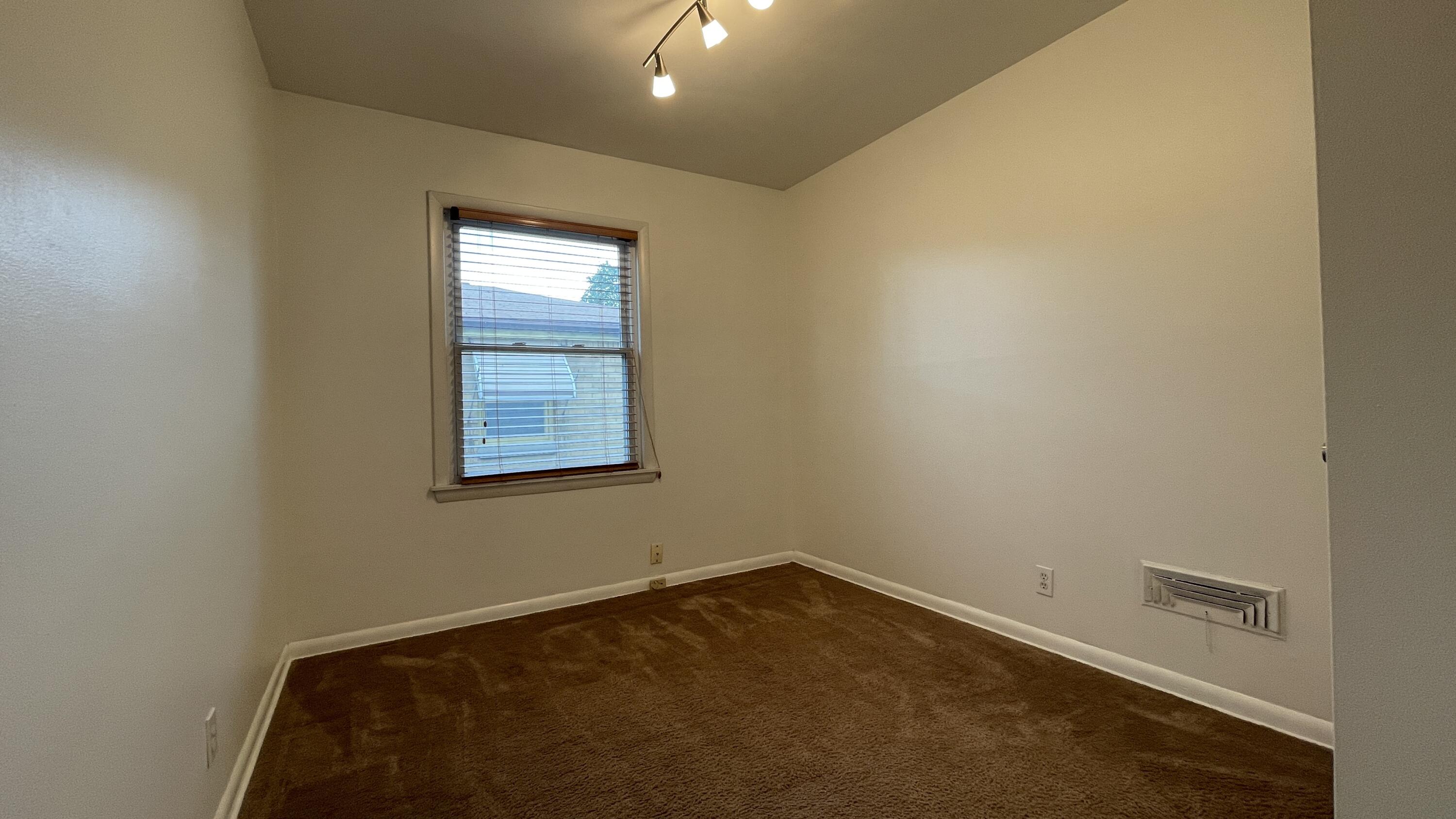 Milwaukee, Wisconsin 53222, United States, 3 Bedrooms Bedrooms, ,1 BathroomBathrooms,Residential,Active,119030