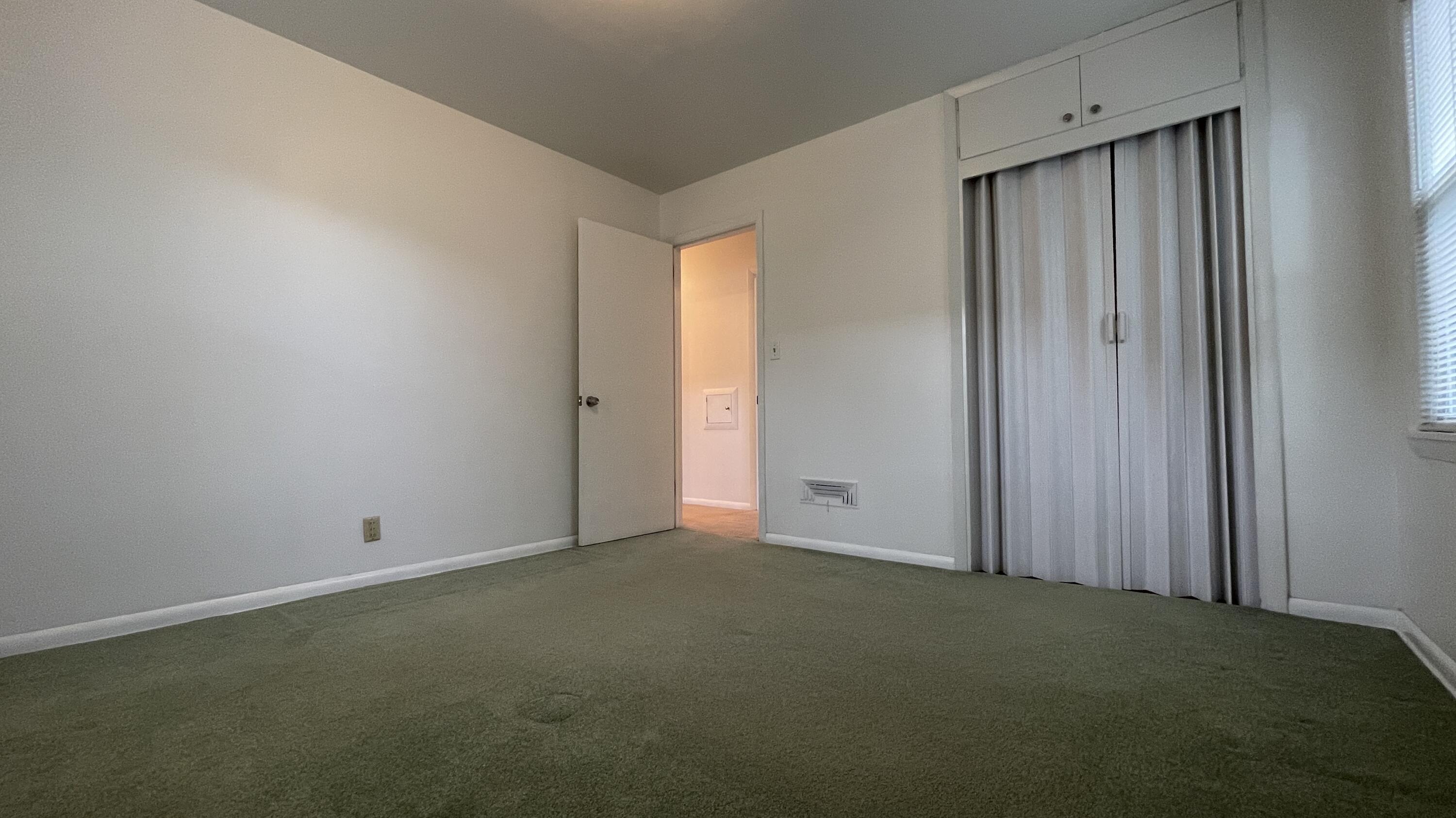 Milwaukee, Wisconsin 53222, United States, 3 Bedrooms Bedrooms, ,1 BathroomBathrooms,Residential,Active,119030