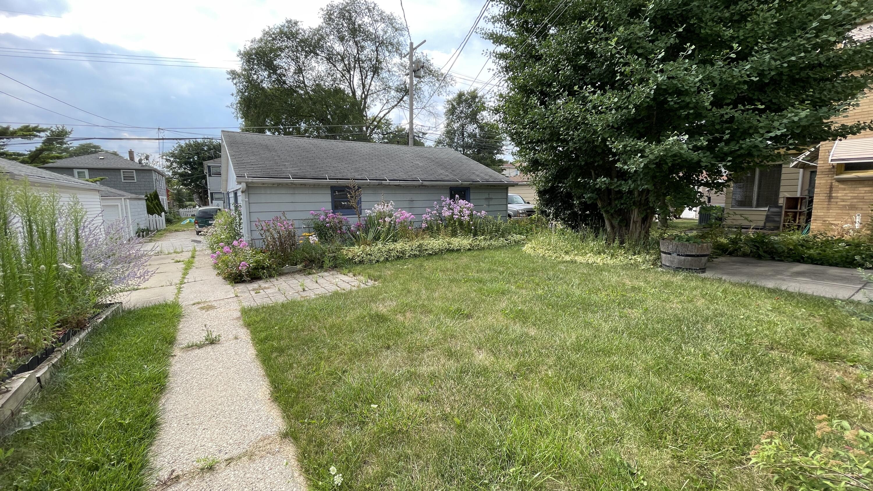 Milwaukee, Wisconsin 53222, United States, 3 Bedrooms Bedrooms, ,1 BathroomBathrooms,Residential,Active,119030