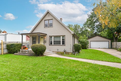 Photo of 1509 Illinois St, Racine, WI 53405 (MLS # 1982691)