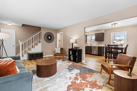 Photo of 3900 W Kiley Ave, Milwaukee, WI 53209 (MLS # 1954372)