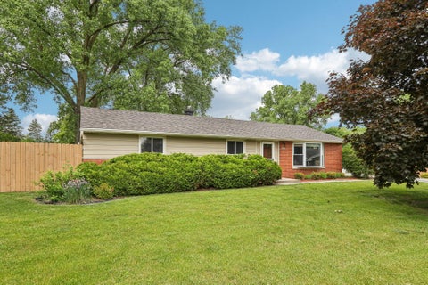 Photo of 14516 W Janice Pl, New Berlin, WI 53151 (MLS # 1922635)