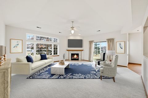 Photo of 5293 S Acorn Ln, Greenfield, WI 53221 (MLS # 1950527)