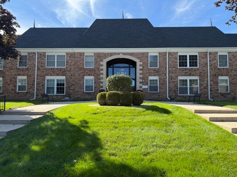 Photo of 2101 Chateau Ct, Grafton, WI 53024 (MLS # 1985423)