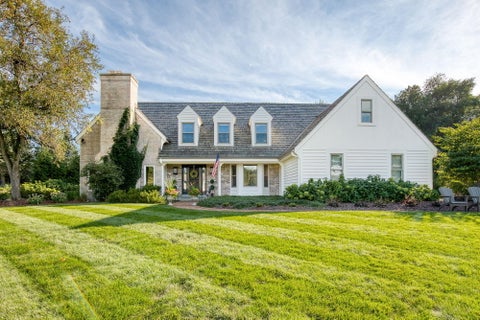Photo of 20735 Bartlett Dr, Brookfield, WI 53045 (MLS # 1979373)