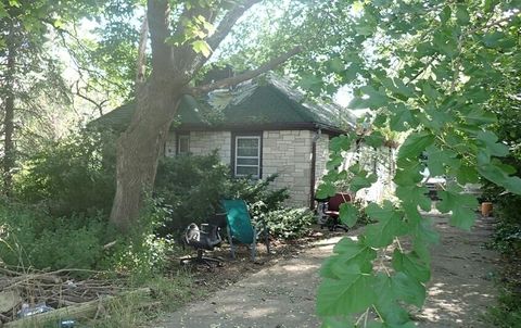 Photo of 8600 W Fond Du Lac Ave, Milwaukee, WI 53225 (MLS # 1957314)