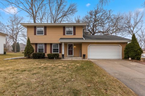 Photo of 8044 W Beacon Hill Dr, Franklin, WI 53132 (MLS # 1952898)