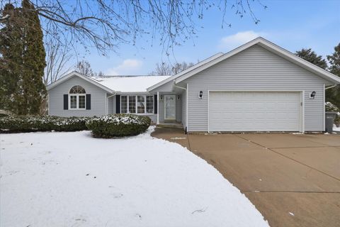 Photo of W164S7750 Bay Lane Dr, Muskego, WI 53150 (MLS # 1950004)