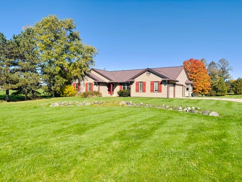 Photo of 750 Century Ct, Slinger, WI 53086 (MLS # 1985798)
