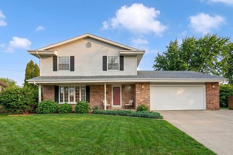 Photo of 8465 S Heritage Ct, Oak Creek, WI 53154 (MLS # 1953548)