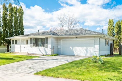Photo of 2708 Pershing Ave, Sheboygan, WI 53083 (MLS # 1960489)