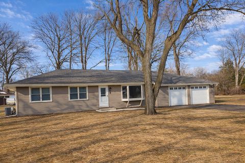 Photo of 14408 W Kostener Ln, New Berlin, WI 53151 (MLS # 1954695)