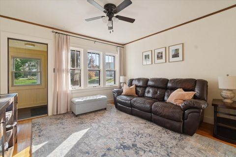 Photo of 1419 S West Ln, New Berlin, WI 53146 (MLS # 1942906)