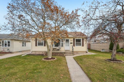 Photo of 3834 S 54th St, Milwaukee, WI 53220 (MLS # 1943900)