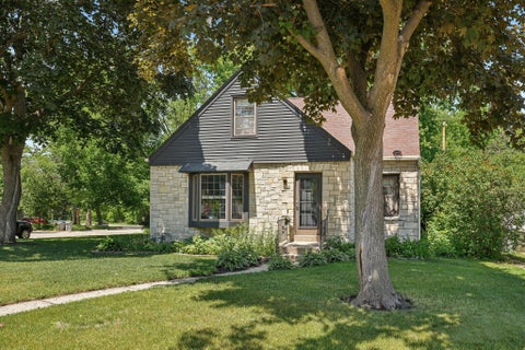 Photo of 4630 W Cleveland Ave, Milwaukee, WI 53219 (MLS # 1966990)