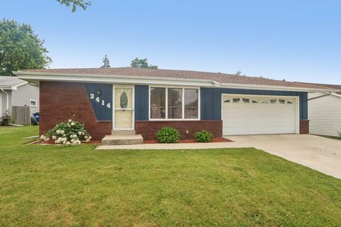 Photo of 3414 Oakwood Dr, Racine, WI 53406 (MLS # 1966659)