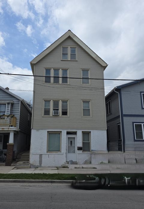 Photo of 1817 N Humboldt Ave, Milwaukee, WI 53202 (MLS # 1966233)