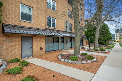 Photo of 2121 N Cambridge Ave, Milwaukee, WI 53202 (MLS # 1960956)